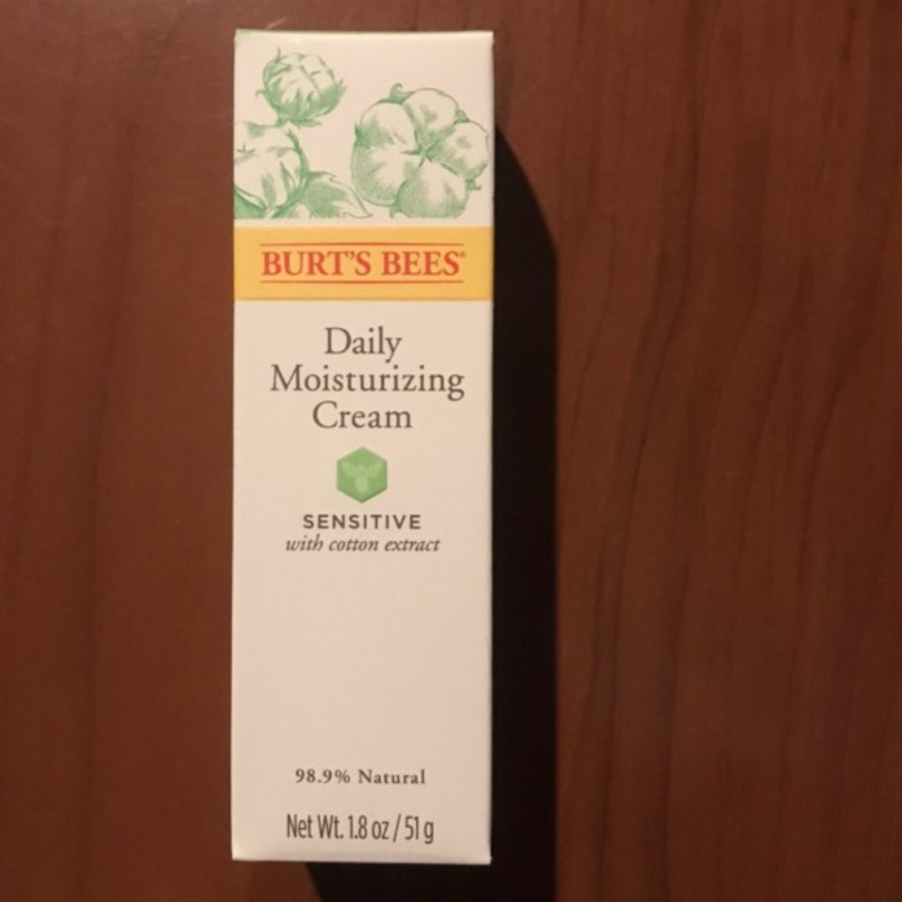 BNIB Burts bees daily moisturizing cream